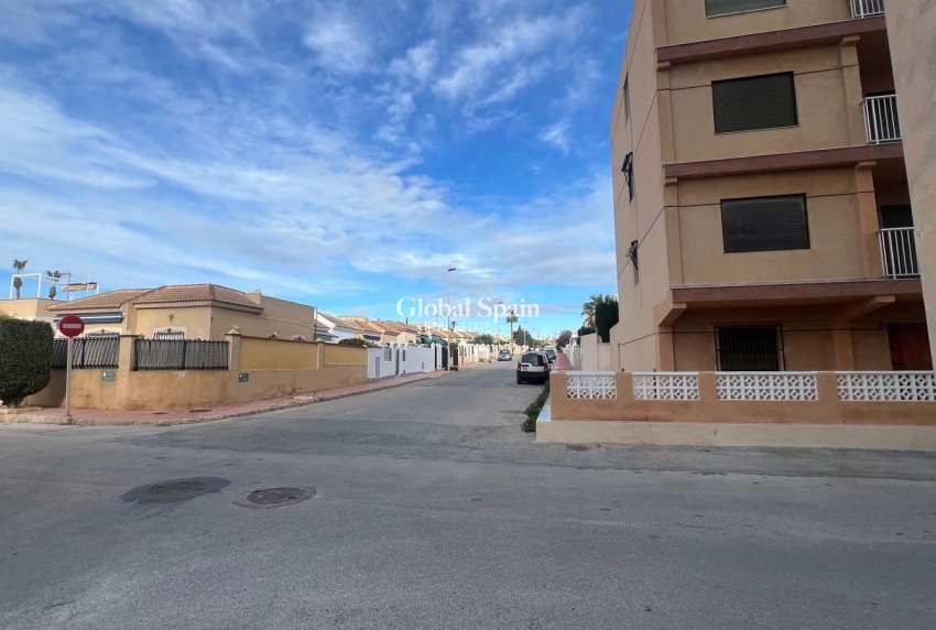 Wiederverkauf - WOHNUNG -
TORREVIEJA - Zona Los Frutales