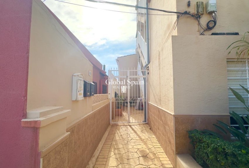 Wiederverkauf - WOHNUNG -
TORREVIEJA - Zona Los Frutales
