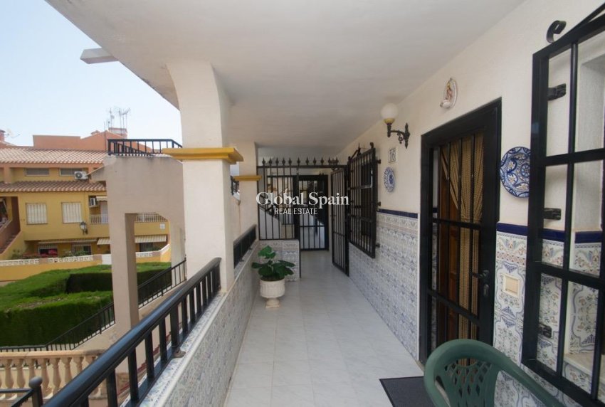 Wiederverkauf - WOHNUNG -
TORREVIEJA - 