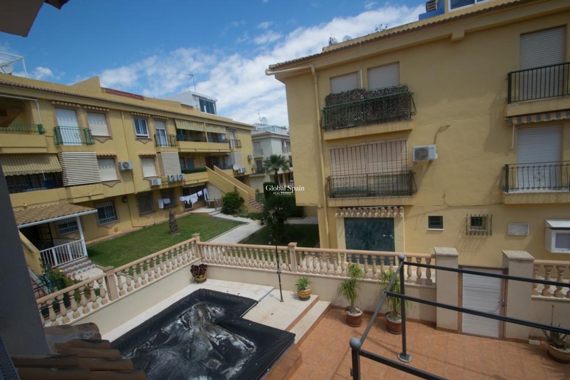 Wiederverkauf - WOHNUNG -
TORREVIEJA - 