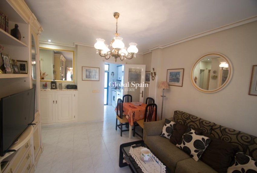 Wiederverkauf - WOHNUNG -
TORREVIEJA - 