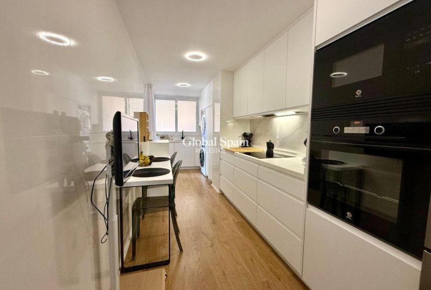 Wiederverkauf - WOHNUNG -
VILLAJOYOSA - Costa Blanca