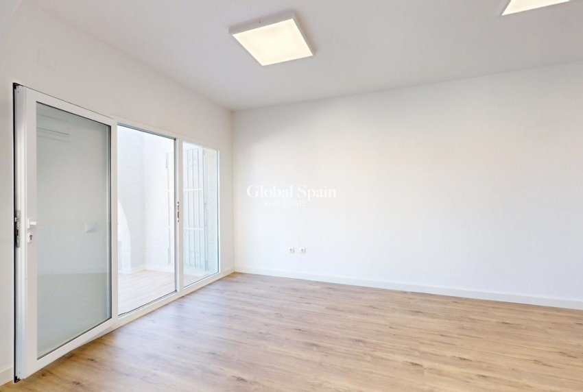 Wiederverkauf - WOHNUNG -
VILLAMARTÍN - Costa Blanca