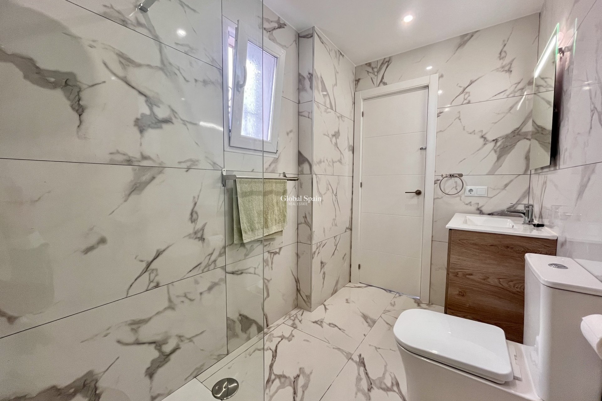 Wiederverkauf - WOHNUNG -
VILLAMARTÍN - Costa Blanca