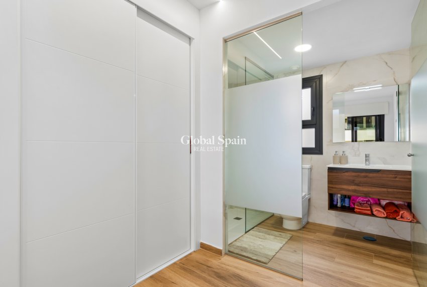 Wiederverkauf - WOHNUNG -
VILLAMARTÍN - Costa Blanca