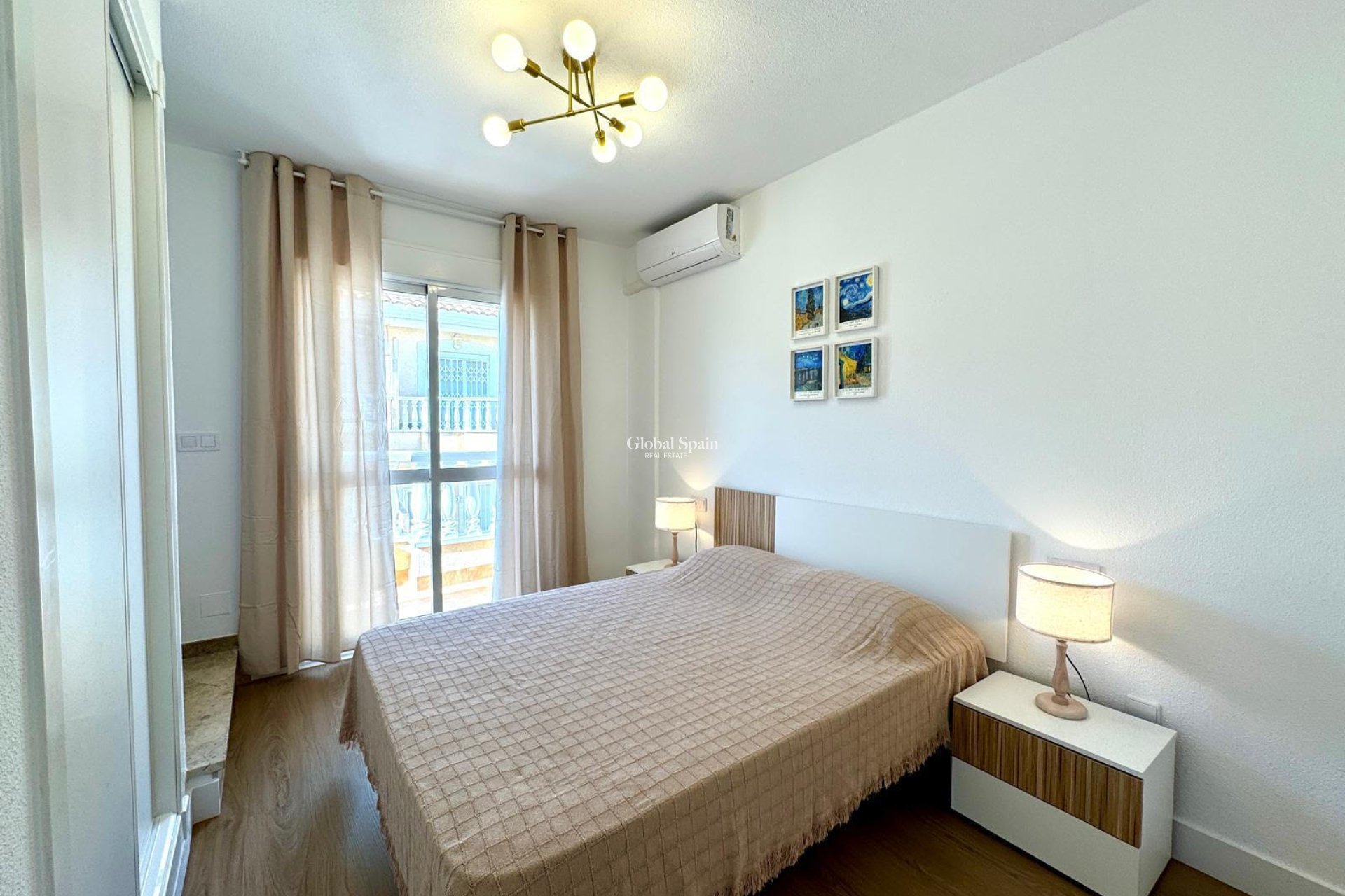 Wiederverkauf - WOHNUNG -
VILLAMARTÍN - Costa Blanca