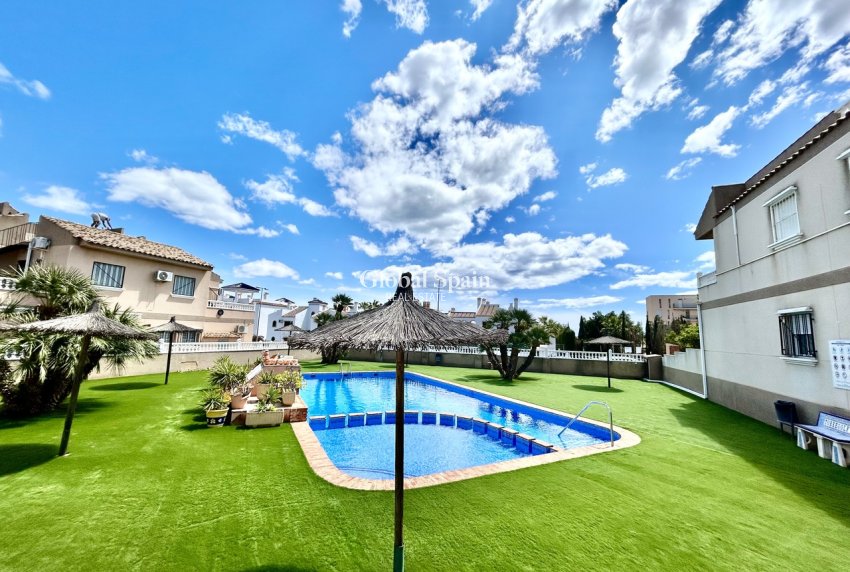 Wiederverkauf - WOHNUNG -
VILLAMARTÍN - Costa Blanca