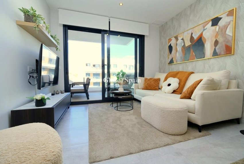 Wiederverkauf - WOHNUNG -
VILLAMARTÍN - Costa Blanca