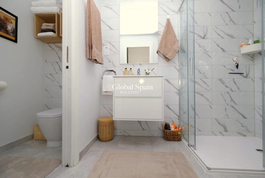 Wiederverkauf - WOHNUNG -
VILLAMARTÍN - Costa Blanca