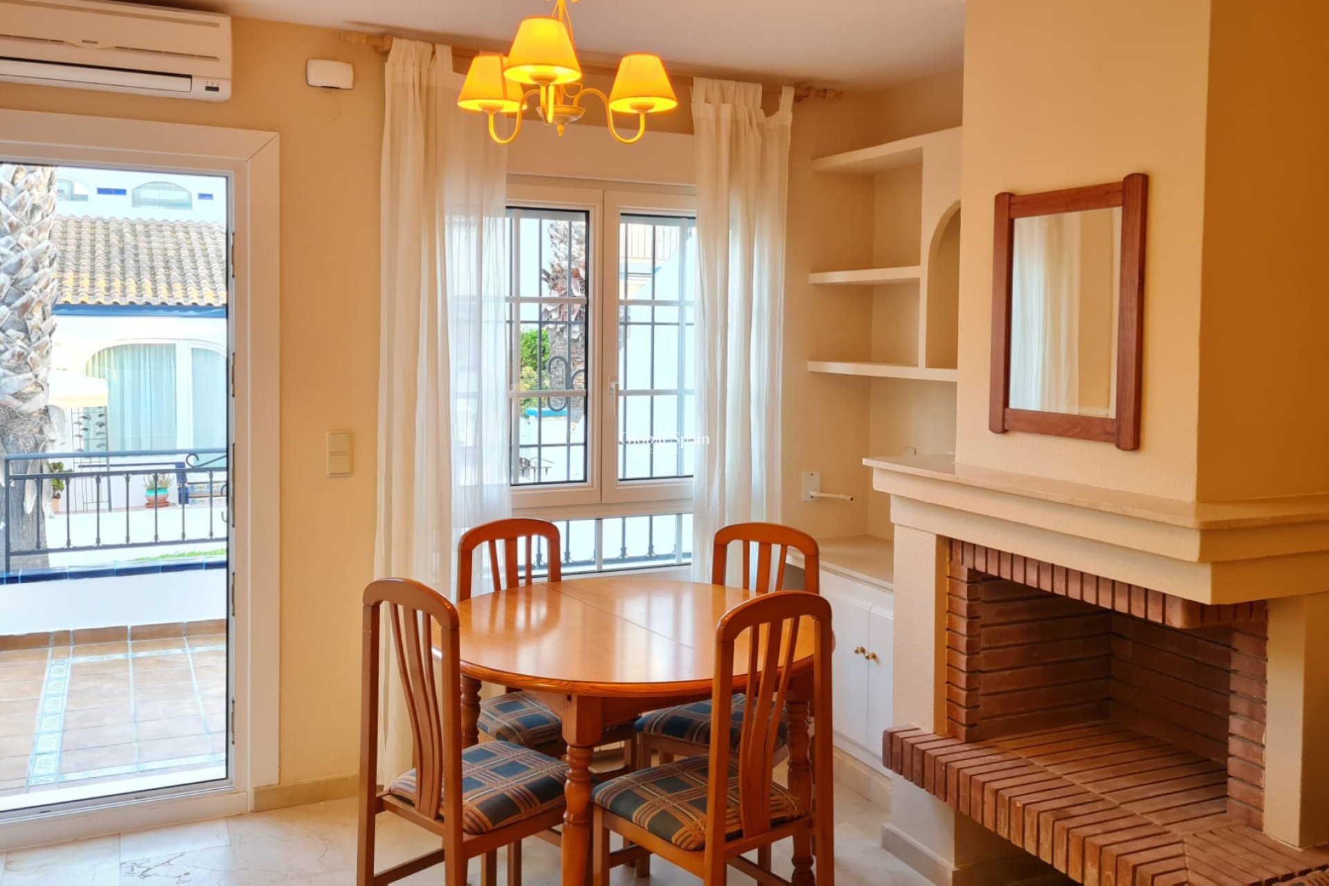 Wiederverkauf - WOHNUNG -
VILLAMARTÍN - Costa Blanca