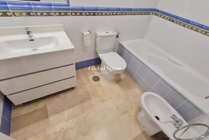 Wiederverkauf - WOHNUNG -
VILLAMARTÍN - Costa Blanca