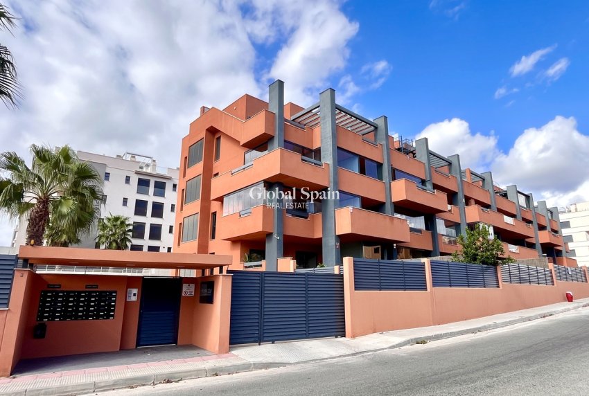 Wiederverkauf - WOHNUNG -
VILLAMARTÍN - Costa Blanca
