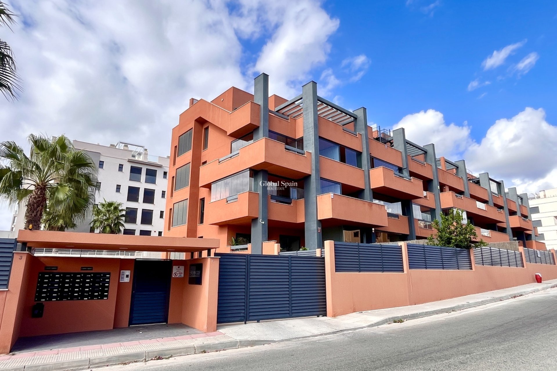 Wiederverkauf - WOHNUNG -
VILLAMARTÍN - Costa Blanca