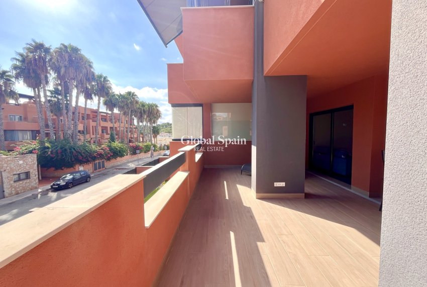 Wiederverkauf - WOHNUNG -
VILLAMARTÍN - Costa Blanca