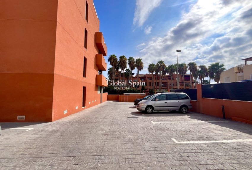 Wiederverkauf - WOHNUNG -
VILLAMARTÍN - Costa Blanca