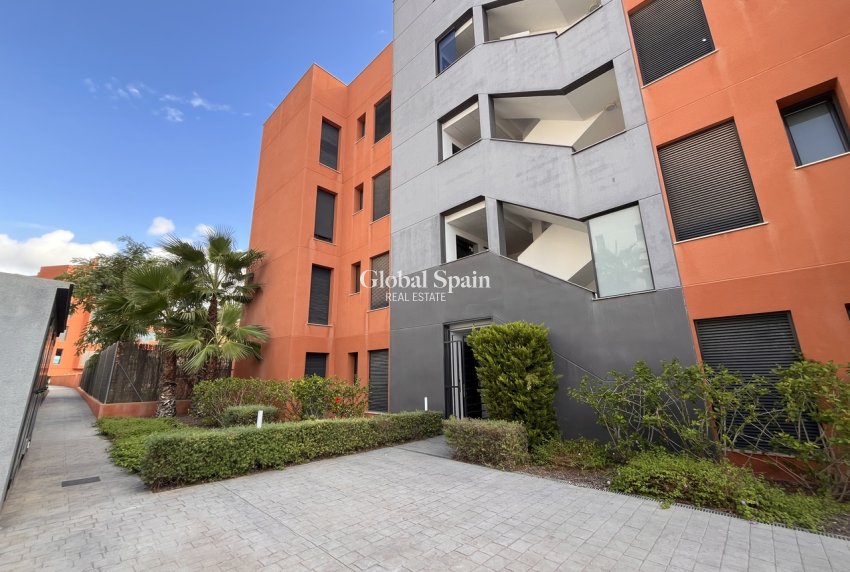 Wiederverkauf - WOHNUNG -
VILLAMARTÍN - Costa Blanca
