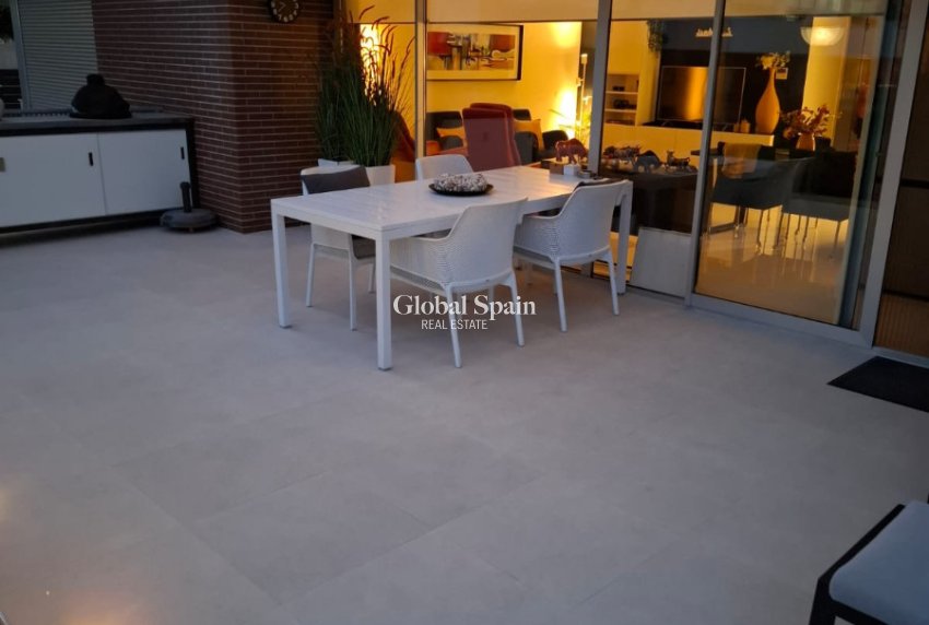 Wiederverkauf - WOHNUNG -
VILLAMARTÍN - Costa Blanca