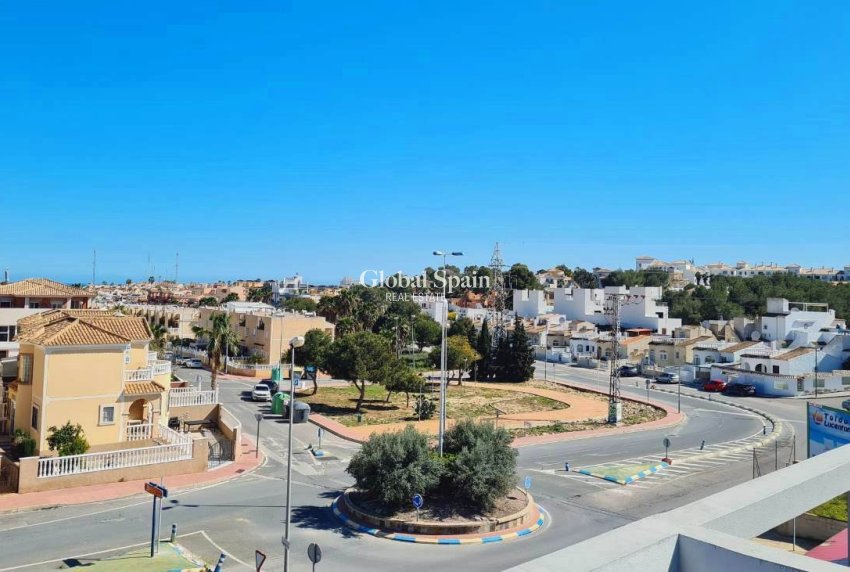 Wiederverkauf - WOHNUNG -
VILLAMARTÍN - Costa Blanca