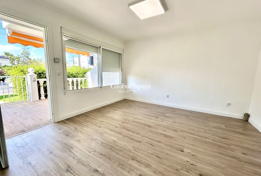 Wiederverkauf - WOHNUNG -
VILLAMARTÍN - Costa Blanca