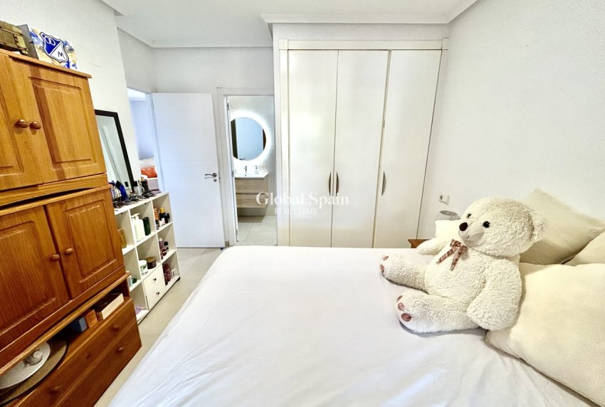 Wiederverkauf - WOHNUNG -
VILLAMARTÍN - Costa Blanca