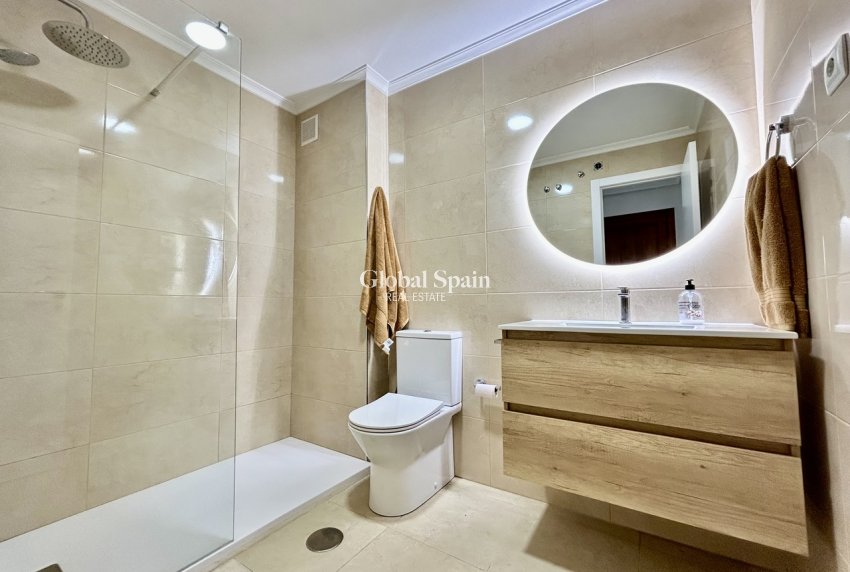 Wiederverkauf - WOHNUNG -
VILLAMARTÍN - Costa Blanca
