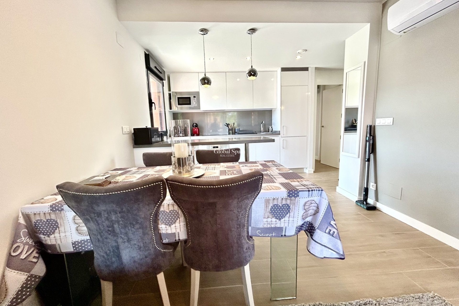 Wiederverkauf - WOHNUNG -
VILLAMARTÍN - Costa Blanca
