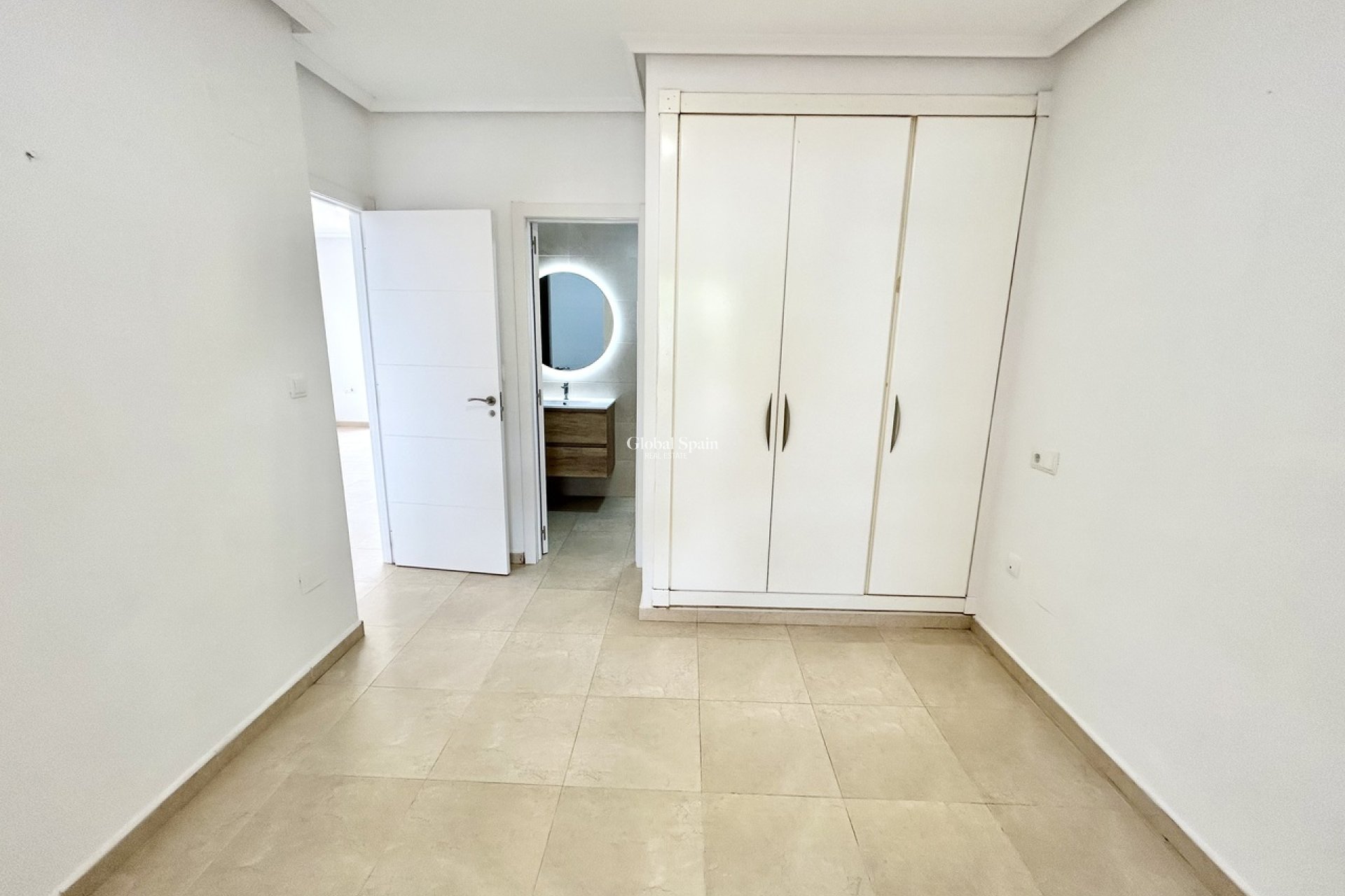 Wiederverkauf - WOHNUNG -
VILLAMARTÍN - Costa Blanca