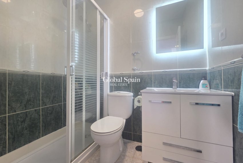 Wiederverkauf - WOHNUNG -
VILLAMARTÍN - Costa Blanca