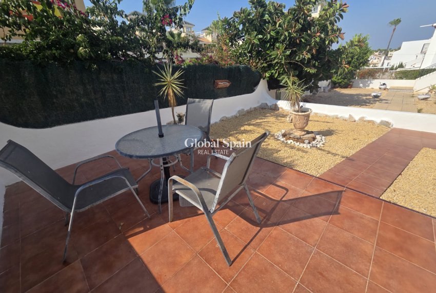 Wiederverkauf - WOHNUNG -
VILLAMARTÍN - Costa Blanca