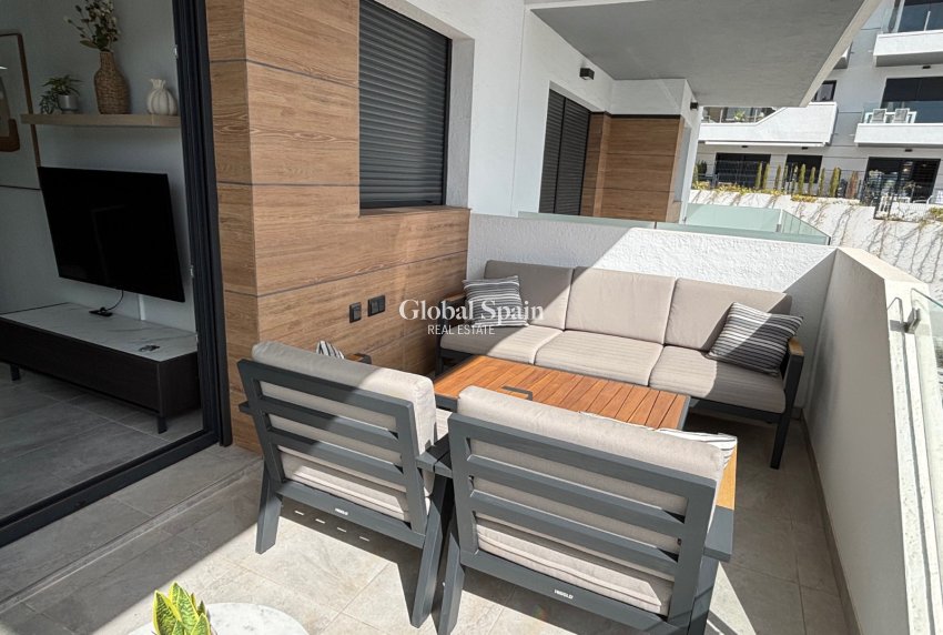 Wiederverkauf - WOHNUNG -
VILLAMARTÍN - Costa Blanca