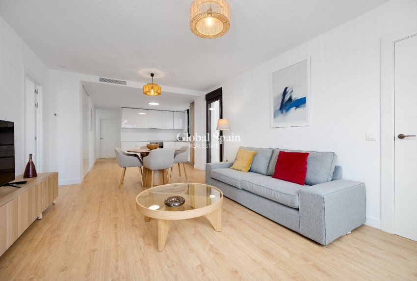 Wiederverkauf - WOHNUNG -
VILLAMARTÍN - Costa Blanca