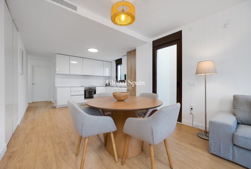 Wiederverkauf - WOHNUNG -
VILLAMARTÍN - Costa Blanca