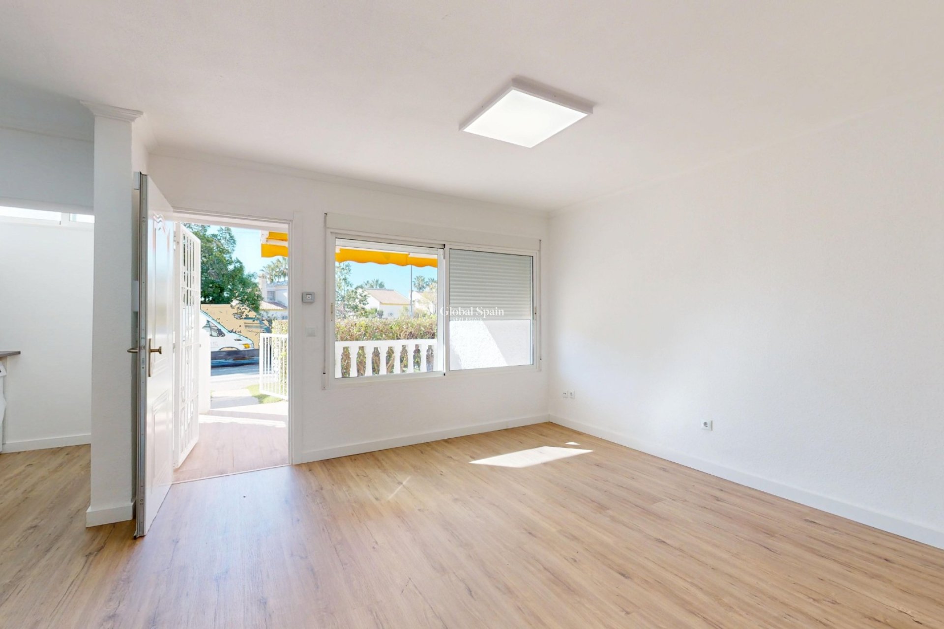 Wiederverkauf - WOHNUNG -
VILLAMARTÍN - Costa Blanca