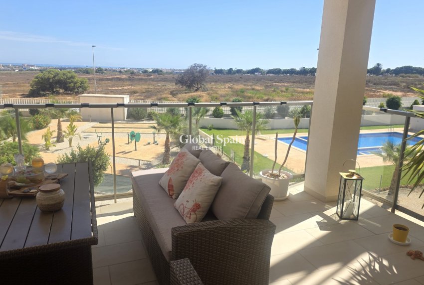 Wiederverkauf - WOHNUNG -
VILLAMARTÍN - Costa Blanca