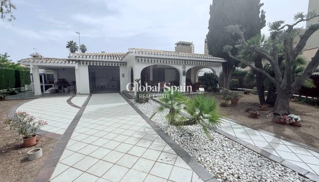 WILLA  - Odsprzedaż - ORIHUELA COSTA -
                CAMPOAMOR