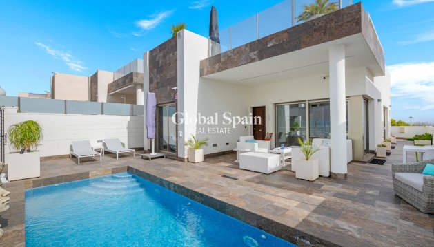 WILLA  - Odsprzedaż - ORIHUELA COSTA -
                VILLAMARTÍN