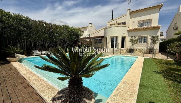 WILLA  - Odsprzedaż - ORIHUELA COSTA -
                