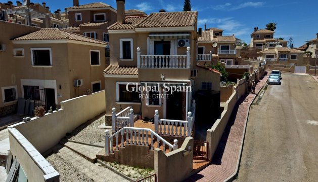 WILLA  - Odsprzedaż - ORIHUELA COSTA -
                
