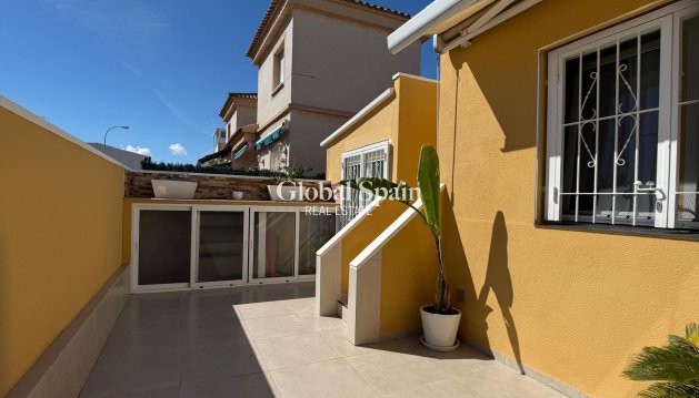 WILLA  - Odsprzedaż - ORIHUELA COSTA -
                