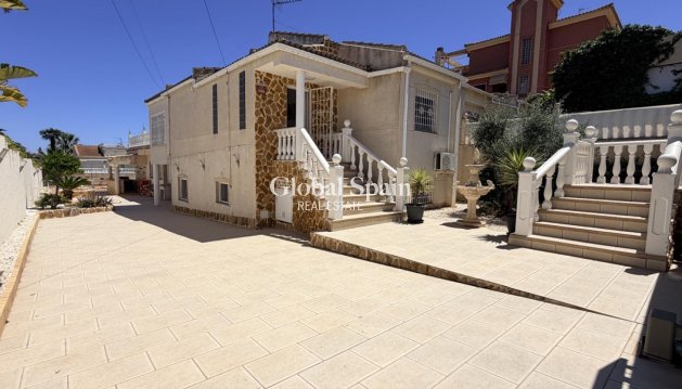 WILLA  - Odsprzedaż - TORREVIEJA -
                