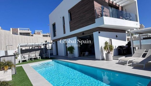 WILLA  - Odsprzedaż - VILLAMARTÍN -
                Costa Blanca