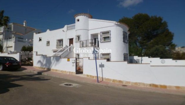 WILLA  - Odsprzedaż - VILLAMARTÍN -
                Costa Blanca