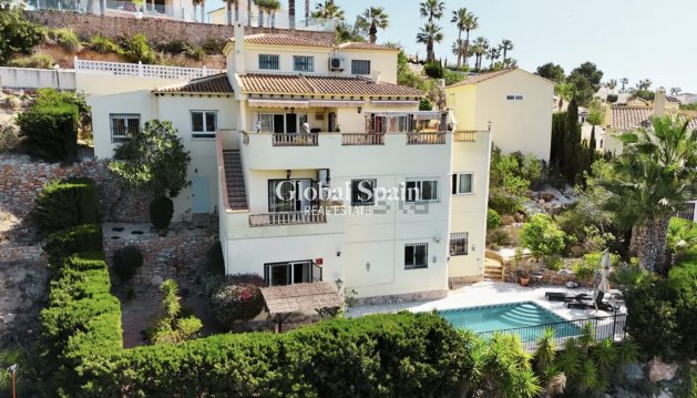 WILLA  - Odsprzedaż - VILLAMARTÍN -
                Costa Blanca
