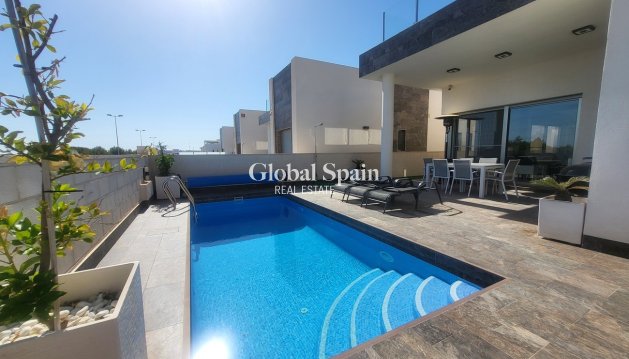 WILLA  - Odsprzedaż - VILLAMARTÍN -
                Costa Blanca