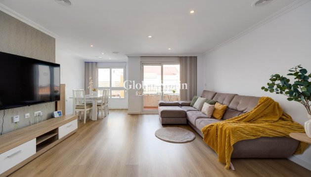 WOHNUNG - Wiederverkauf - TORREVIEJA -
                Center