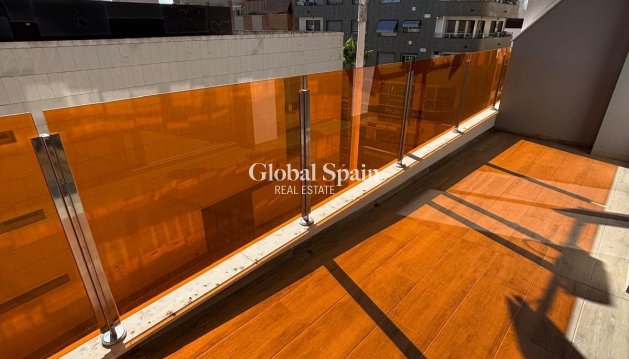 WOHNUNG - Wiederverkauf - TORREVIEJA -
                Estacion de autobuses