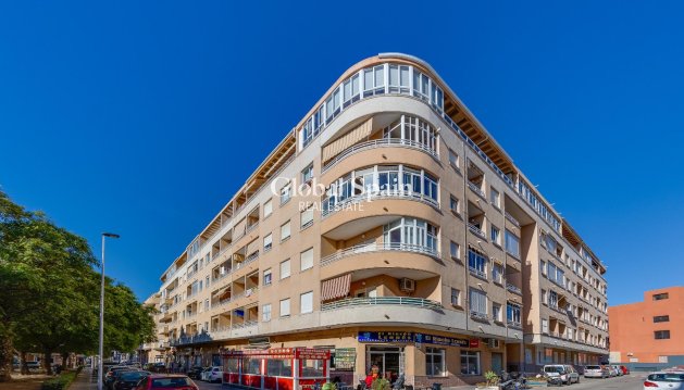 WOHNUNG - Wiederverkauf - TORREVIEJA -
                Estacion de autobuses