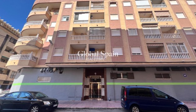 WOHNUNG - Wiederverkauf - TORREVIEJA -
                Parque de las Naciones
