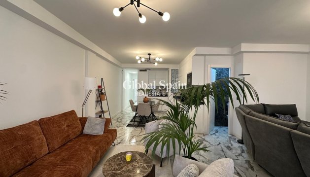 WOHNUNG - Wiederverkauf - TORREVIEJA -
                Playa del Cura