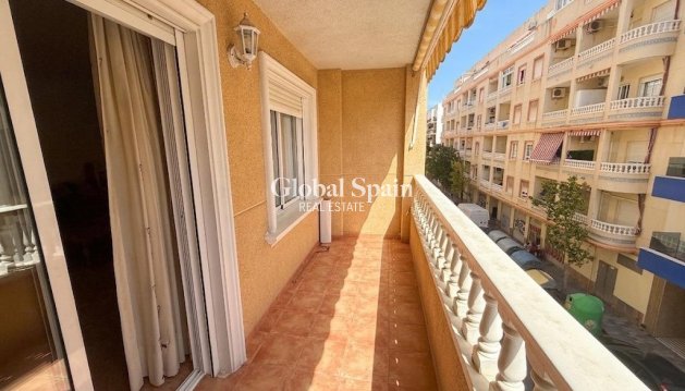 WOHNUNG - Wiederverkauf - TORREVIEJA -
                Playa del cura